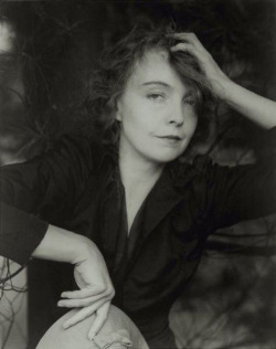  Lillian Gish, 1934, photo by Edward Steichen 