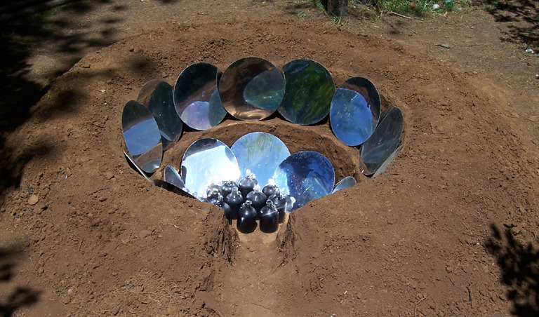 socalledunitedstates: Earthen Solar Cooker The Earthern Solar Cooker is a large parabolicly