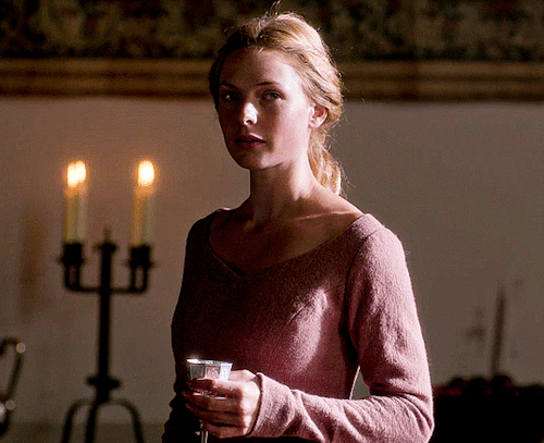 Rebecca Ferguson In "In Love With The King"THE WHITE QUEEN (2013)