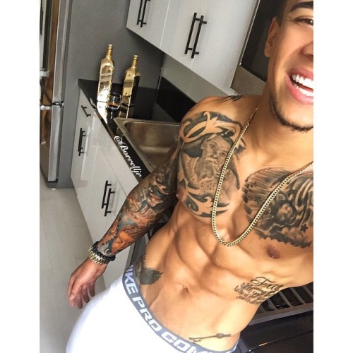 adirtylilsecretsstuff:  borrelljr1:  I love how perfect his body looks. His dick must look amazing 😍💘👅💦  It does 😌