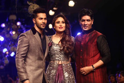 Kareena Kapoor dazzles in Manish Malhotra outfit at LFW grand finale