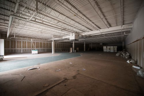 pshh-wtfe:  Abandoned Mall in Central Florida