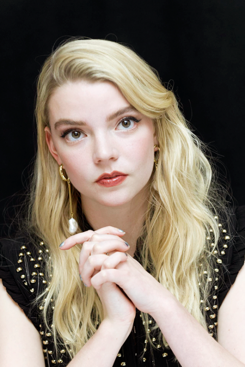 anyataylorjoys:  Anya Taylor-Joy attends the Glass photocall in New York on January 14, 2019.