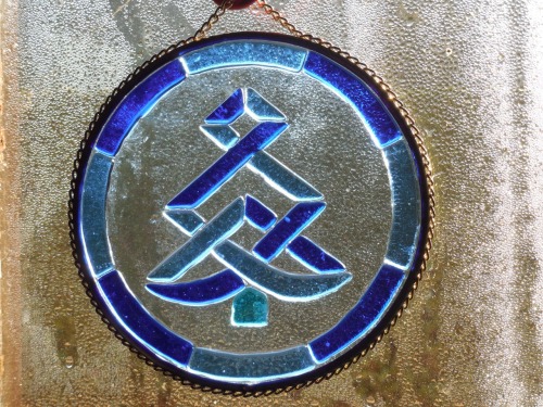 <p>Celtic Tree Magic! Wonderful at Christmas and any time of the year! These medallions by Pierangelo Tosi are so enchanting!<br/>
<a href="http://www.gaelglass.com/celtic-tree-magic.php">http://www.gaelglass.com/celtic-tree-magic.php</a><br/>
LauraSweeneyWrites@gmail.com</p>