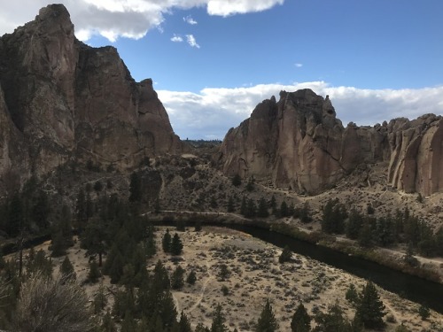 Smith Rock State ParkOregon, October 2018We stopped by Smith Rock on our way back home. At this poin