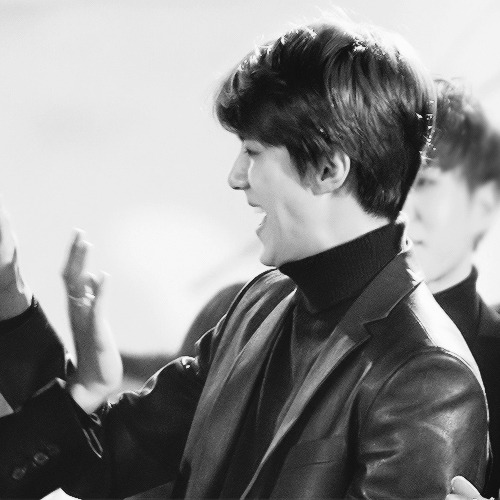 brbcrawlingtokorea:  Just a laughing Sehun 