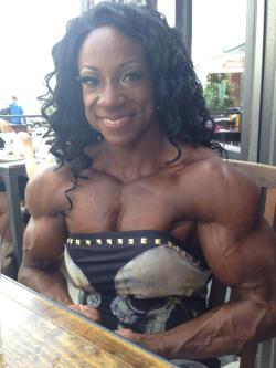 scitechfitness:  musclegirlsinmotion:   