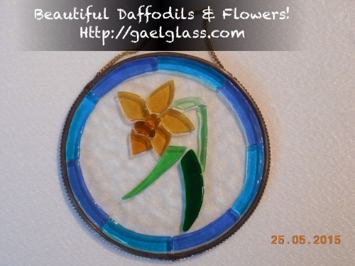 <p>Glass Daffodil by Pierangelo Tosi. Made in Italy.<br/>
Http://gael glass.com</p>