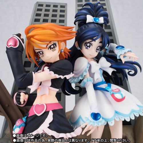 TAMASHII PREMIER FUTARI WA PRETTY CURE: CURE BLACK & CURE WHITETamashii (Bandai Toys)Box content