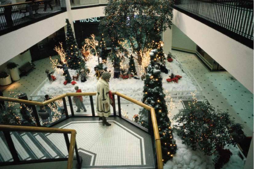  Michael Galinsky’s Retro Photos of 1980s Shopping Malls Are, Like, Totally Rad