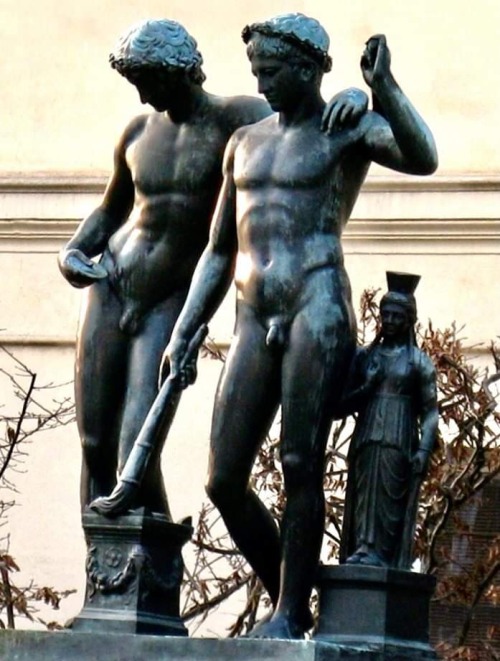 noelcowardsaddressbook:subcultur3:Christoph Heinrich Fischer: Castor and Pollux, Berlin-Charlottenburg