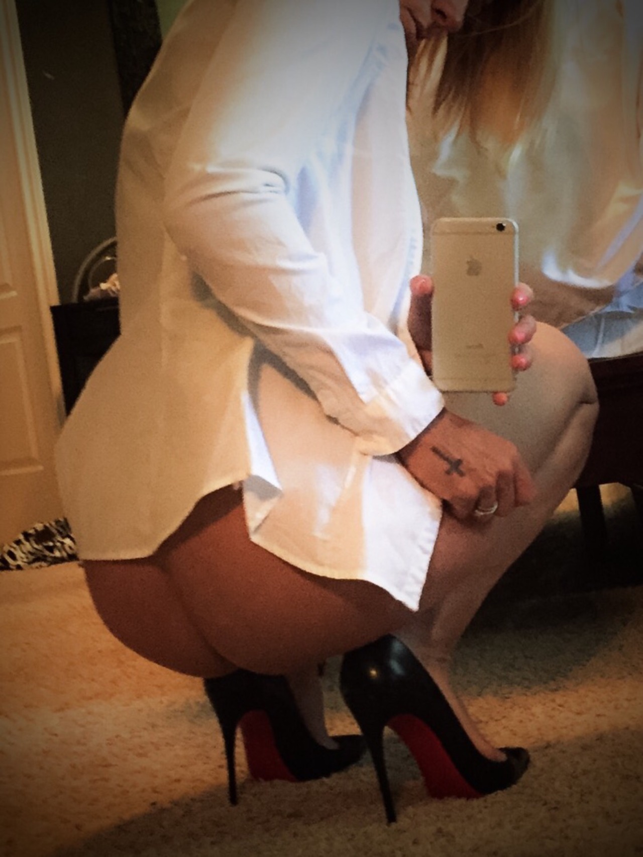 brityjo23:  … today’s office attire💋 