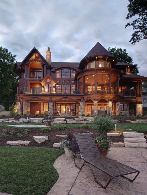 drackiszunk:  fuckyeahbeautifulhomes: .  What I would give.