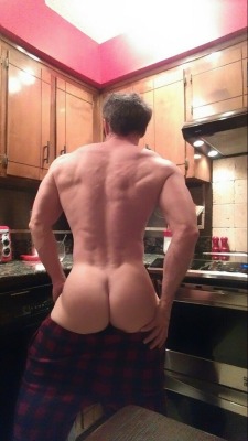 butt-boys:  Dinner. REAL ACTIVE AND NAKED