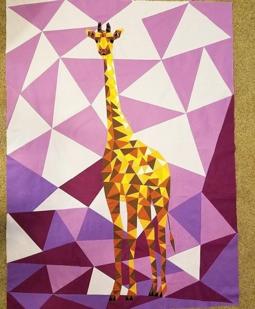 We love how intricate this giraffe quilt is! ❤️#quiltsofinstagram Reposting @goldenbarrelknits: &