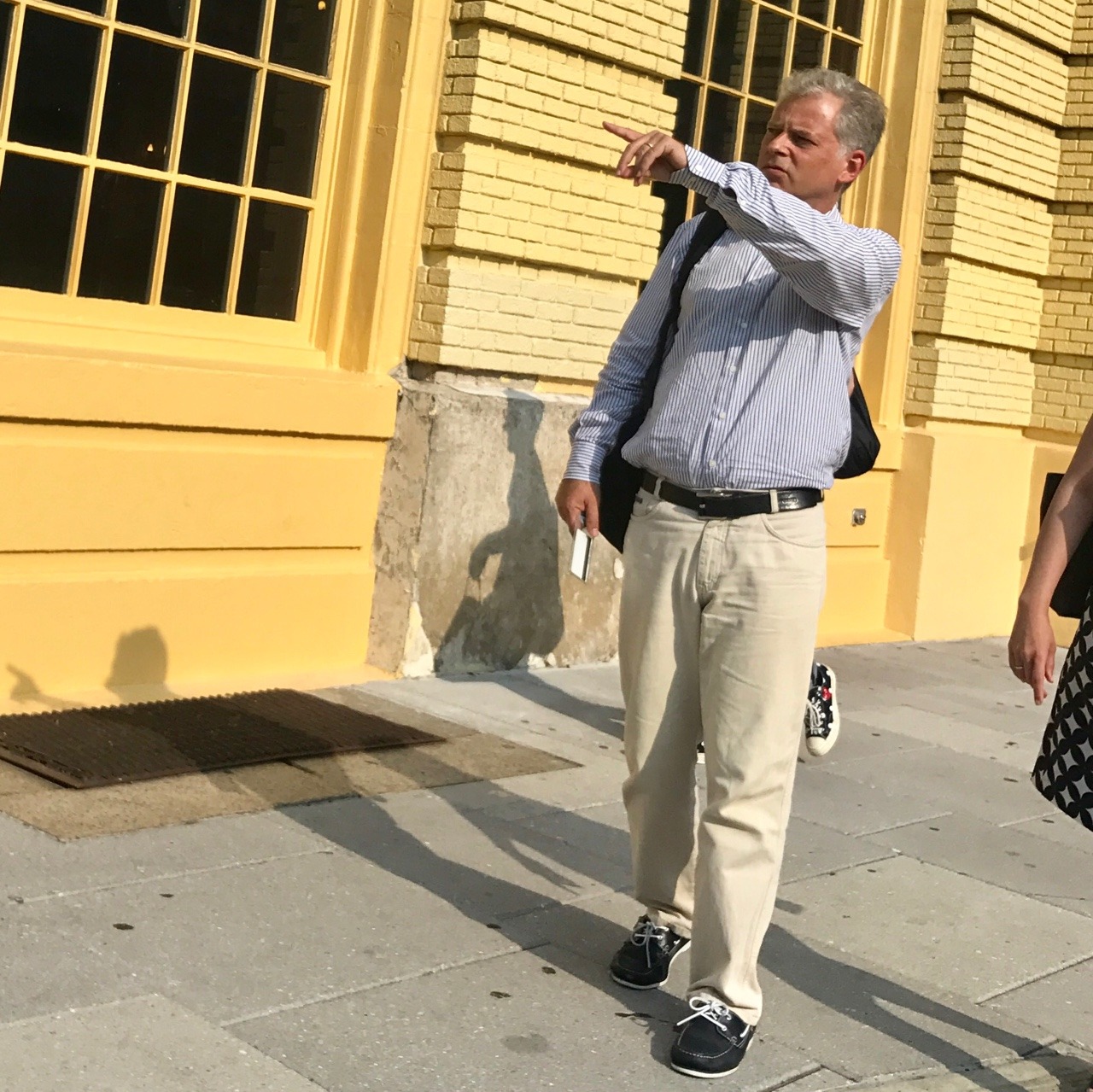 dilferotica:  daddiesonthego:  Confident DuPont Circle Daddy giving out directions