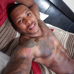 black-daddylover:  missnlinc:Smash Alert 👊 💦💦 💦 BOLO BABY. Sexy daddy stripper.   Yes gawd BOLO he can get it to