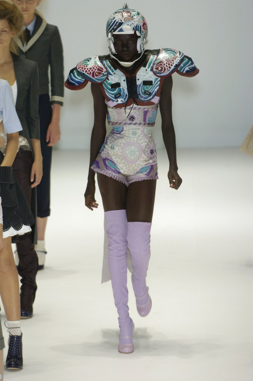 Ensemble‘It’s Only a Game’Spring/Summer 2005Alexander McQueenBodysuit and obi-styl