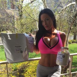 Best shape I have ever been in thanks to @proteinworld 💪 The Slender Blend is a staple in my diet everyday. So yummy mixed with almond milk in the shaker cup or blended in a smoothie. I add fruits and veggies as well as oats and psyllium husks for