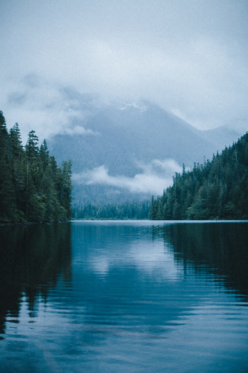 benchandcompass: mornings on the water; earlier the better.