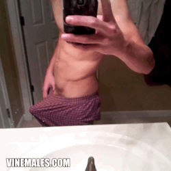 vinemales:  YES! He’s back: “kik me ladies(; at pj6996 I am completely straight!”  // vinemales.com // Over 50.000 followers // Hot naked gay vines // digbick: https://vine.co/u/1132054004629676032