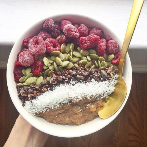 Double tap if you’re a chocolate lover Breakfast today is warm chocolate porridge topped with 