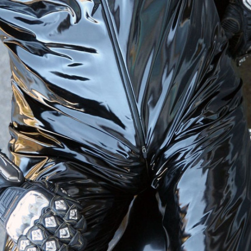 vandickfetish:  PVC Biker 