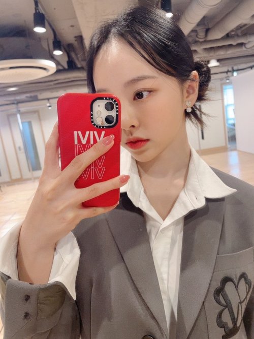 [] 220523 | ViVi’s Fab update - ViVi Because these days I can’t keep watching live broadcast on Quee