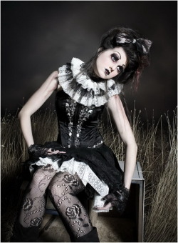 victorian-goth:  Victorian goth  http://victorian-goth.tumblr.com/