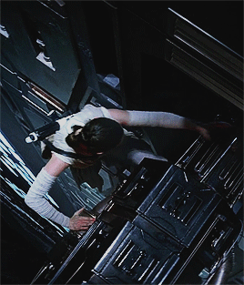 reysthetic:  A REMARKABLE IMAGE, inside the inner workings of the base. Tiny by comparison, Rey clim