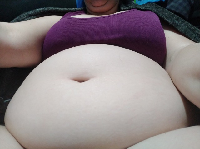 sarahchubby:Round belly   triple chin