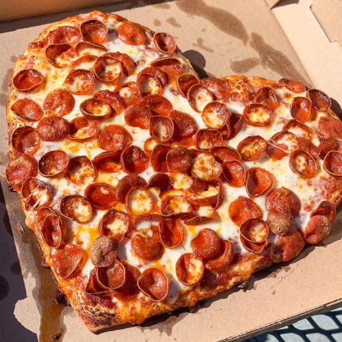 hungry-tummy: Heart Shaped Pizza - martiwantsmore