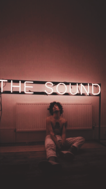 nightmr-wallppr:  Wallpapers Matty Healy. REQUEST ARE OPEN.REBLOG AND LIKE IF YOU USE.  ♥