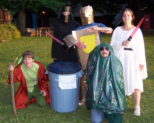 Ah yes green trashbag cool guy from return of the jedi