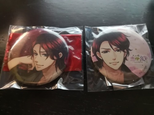 [Sold, thank you!]Any princess would love to take Nobunaga- sama home? These are the badges from pre