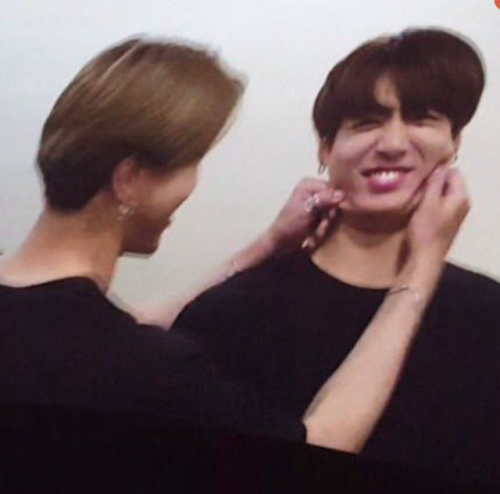 He’s Rly Everyone’s Baby Jsnkjnsd