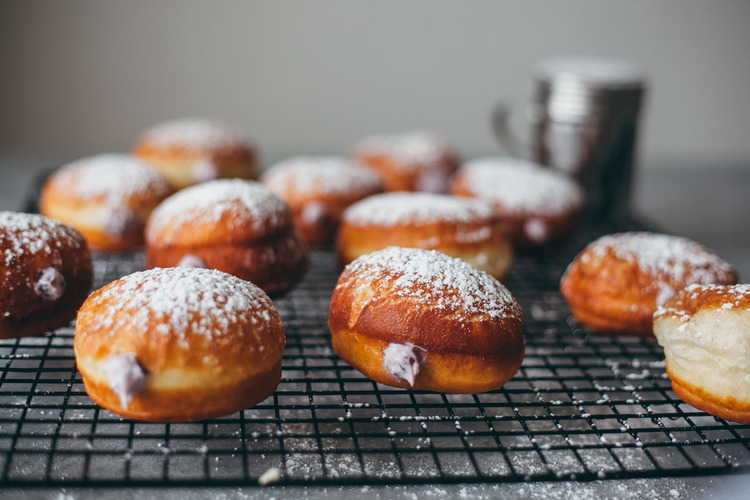 celticknot65: sweetoothgirl:   blueberry cream cheese donuts   Are you taking notes,