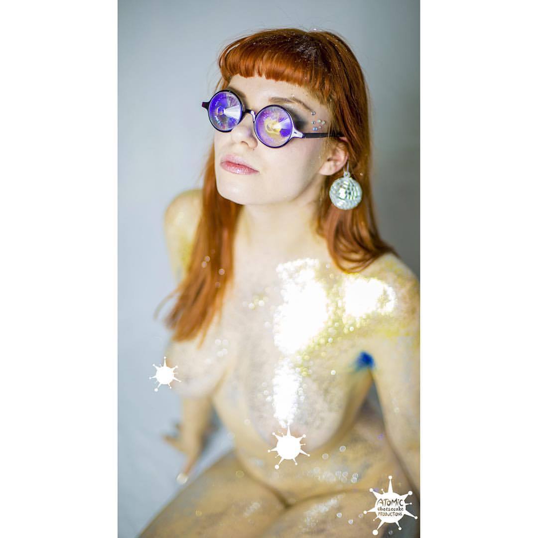✨ @sierramckenzie0 ✨ http://acp3d.com      . . .  #glitter #bodyglitter #model