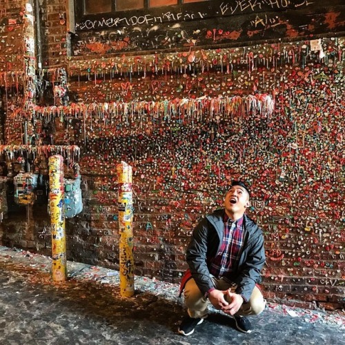 No matter which path you chews, make sure you have fun doing it and never let anyone burst your bubble. You’re gum in million. 😝 #puns #inspirationalquotes  (at The Gum Wall)