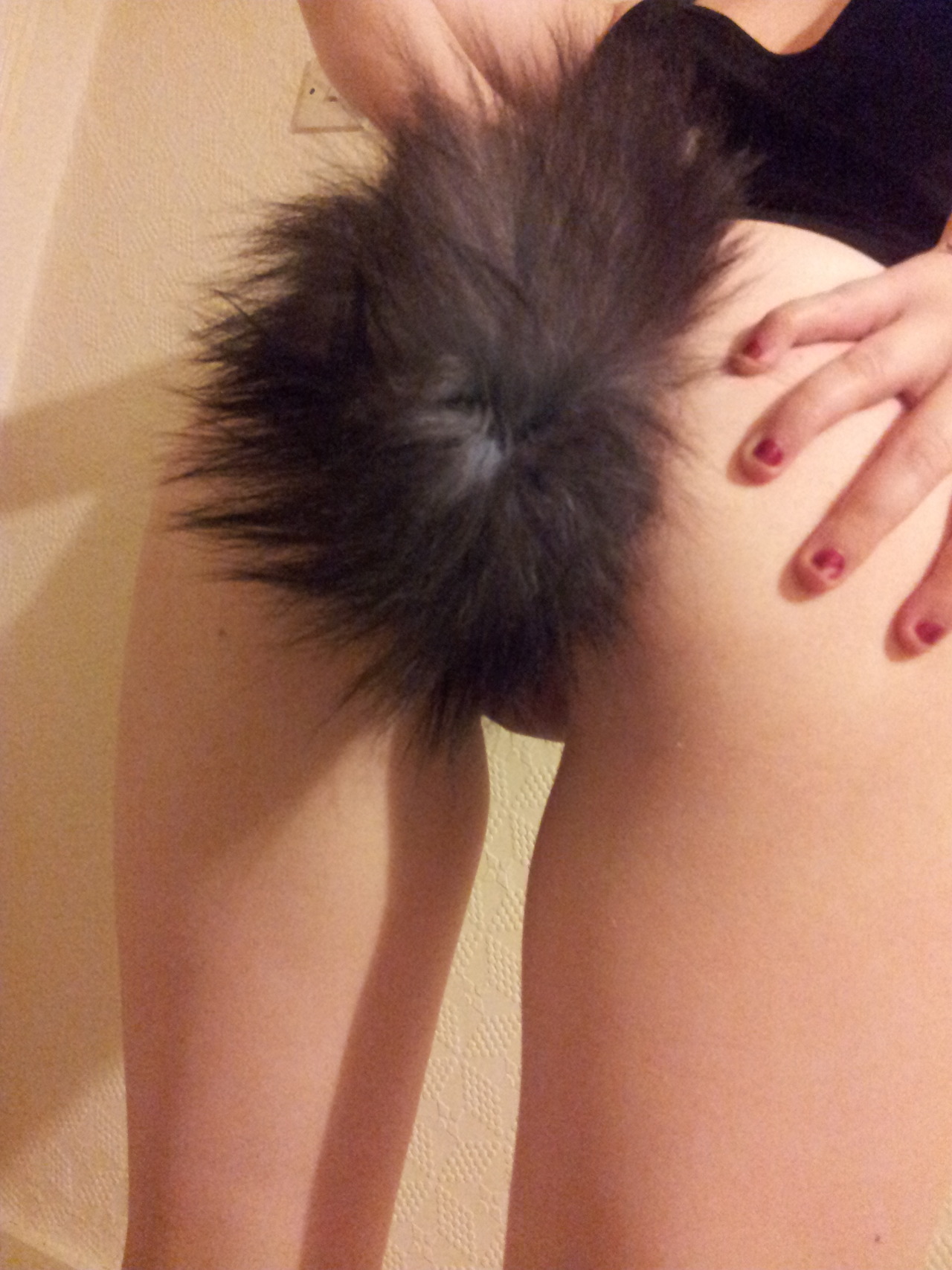 not-thereal-alice:  spreading for full view of my tail plug, for the suggestion of