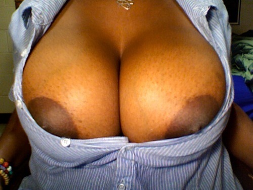 mylzmarvelz:  bestebony:  tumblr batch upload bloadr.com (FB)   Peek a boobs