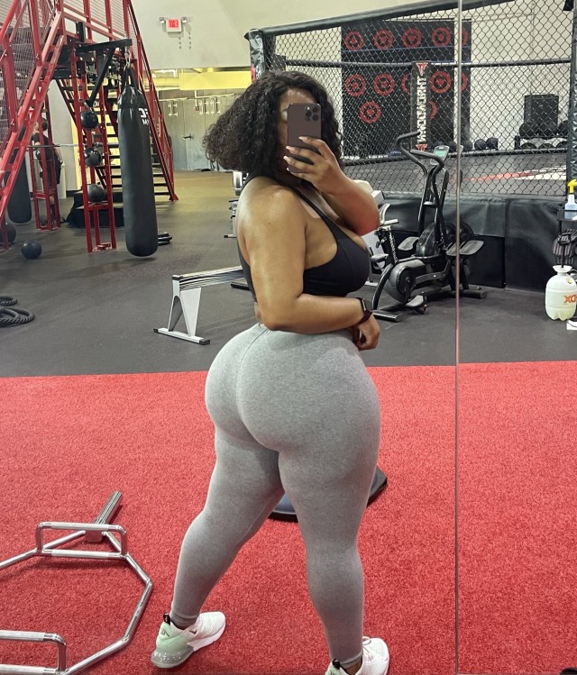 she2damnthick:I love that booty 