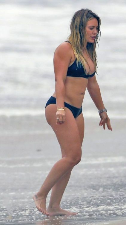 celebrity-legs: Hilary Duff