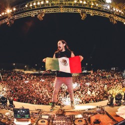 steveaoki:  Viva Mexico! Orale Wey Cabrones!! #aokifymexico #acapulco