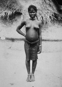 Congo-Mondele:  Portrait Of An Azande Woman. 1900-1940   