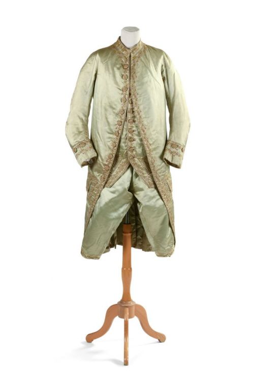 Suit ca. 1780From Enchères Sadde via Interencheres