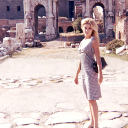  Sharon Tate sightseeing in Italy while on