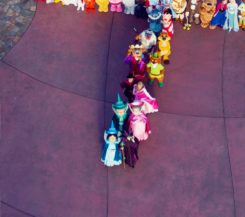 hakuna-tuh-mater:  itswhereimmeanttogo:  mickeyandcompany: Can you name all the characters in this picture? (x)  Can we all take a minute and appreciate Mike Wazowski in this picture?   I DIDN’T NOTICE THAT JESUS 