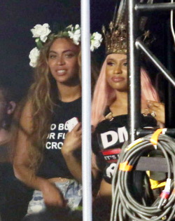dustandvioletvelvet:  celebritiesofcolor:  Beyonce and Nicki Minaj watch Drake perform at Coachella  Why do i feel like this was their faces when Madonna put her dusty mouth on his lips