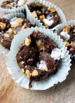 foody-goody:  S’mores Cookie Cups (Yes to Yum) 